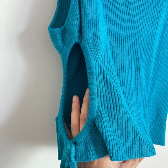 Urban Outfitters Cropped Tank Top with Side Cutout Turquoise Size Large - Picture 3 of 6